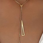 Geometryczny minimalizm: Nowoczesny naszyjnik Y z trójkątnym detalem