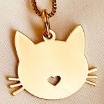 Złoty Naszyjnik Uroczy Kotek z Wyciętym Sercem